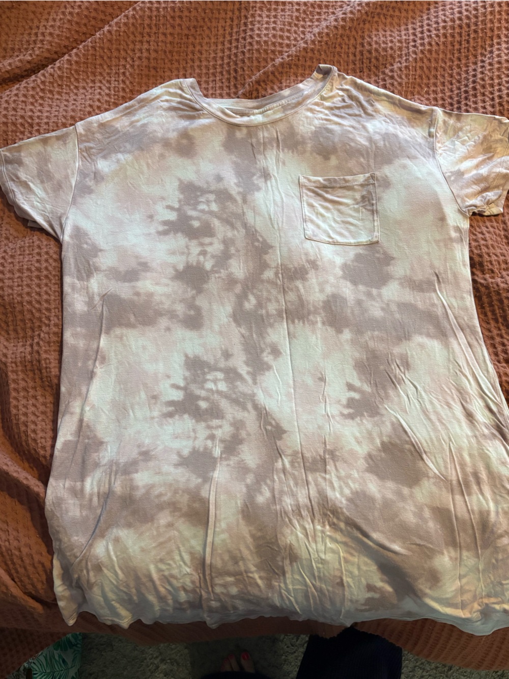 Stars above Tie-Dye Short Sleeve Nightgown in Pale Mauve and White